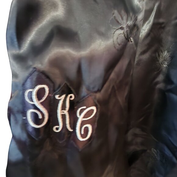 Vintage Black Fur? Coat With Embroidered Satin Lining & Hook Closures - Picture 6 of 7